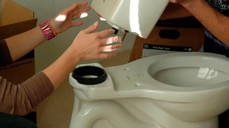 Протікає бачок унітазу: що робити якщо тече зливний бачок, як полагодити