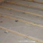 Укладання плитки на деревяну підлогу у ванній