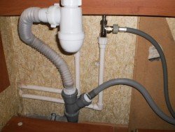 Підключення пральної машини до водопроводу і каналізації: корисні поради