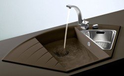 Кутова мийка для кухні: нюанси вибору Кутова мийка для кухні: нюанси вибору