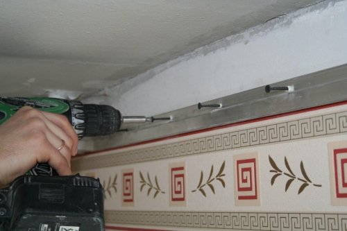 Натяжна стеля своїми руками