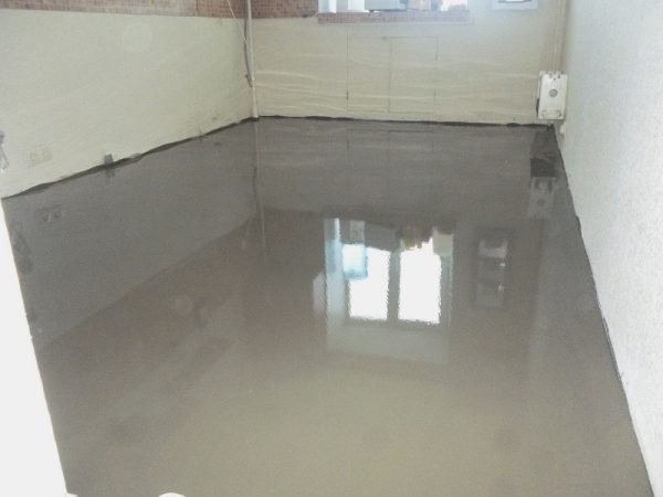 Як зробити підлогу у ванній кімнаті своїми руками — покрокове відео та фото