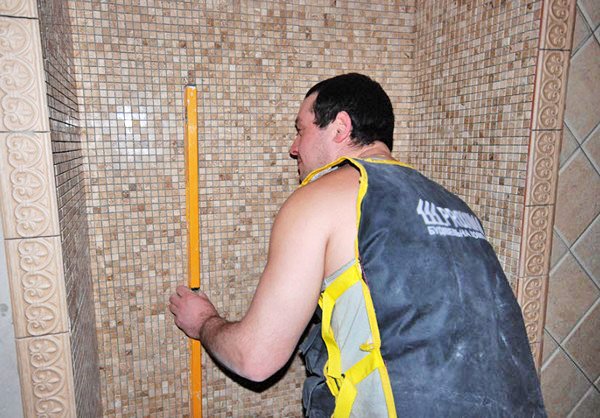 Плитка мозаїка для ванної: види і технологія укладання