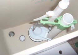 Ремонт унітазу: усуваємо текти зливного бачка