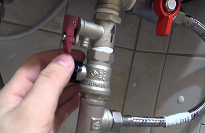 Як злити воду з котла і водонагрівача, і чи потрібно взагалі?