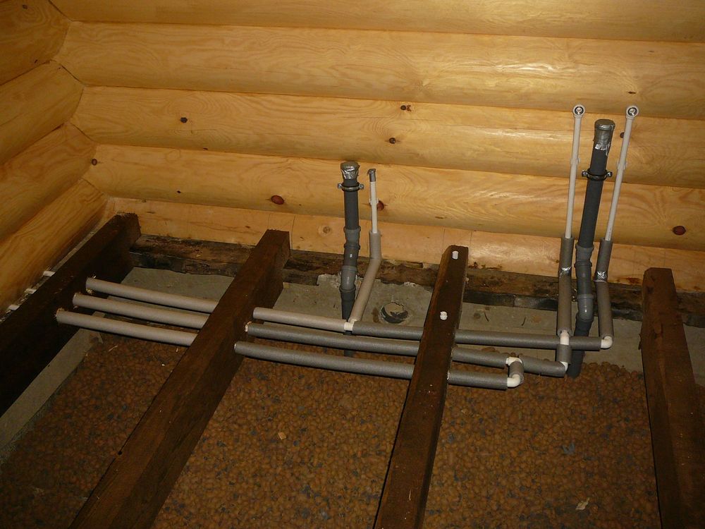 Ванна кімната в деревяному будинку