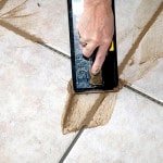 Чим замазати шви між плиткою у ванній