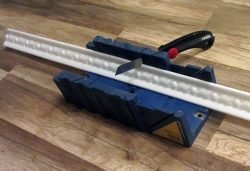 Як різати стельовий плінтус: вчимося робити правильні кути Як різати стельовий плінтус: вчимося робити правильні кути