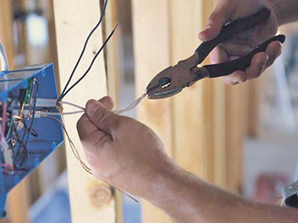 Електропроводка у ванній кімнаті: її особливості і правильний монтаж