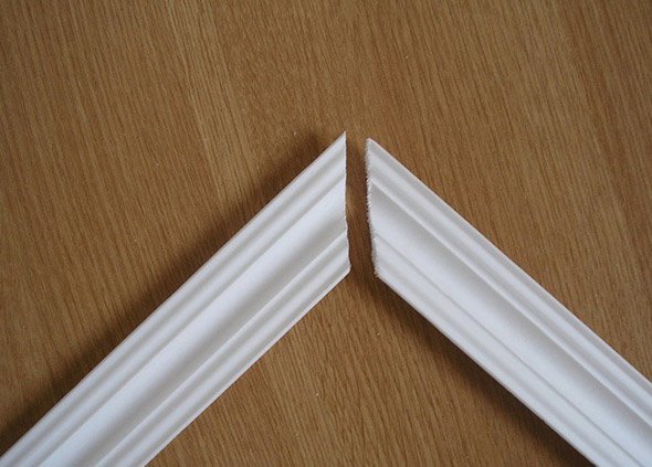 Як різати стельовий плінтус: вчимося робити правильні кути Як різати стельовий плінтус: вчимося робити правильні кути