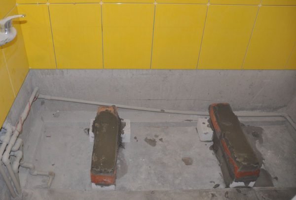 Установка ванни на цеглу своїми руками — покрокове відео та фото