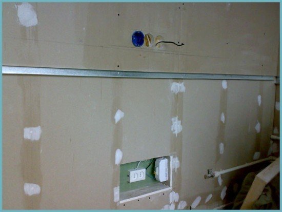 Як треба клеїти плитку на гіпсокартон