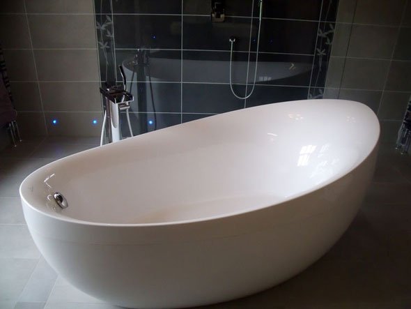 Квариловые ванни: переваги та недоліки сучасного матеріалу