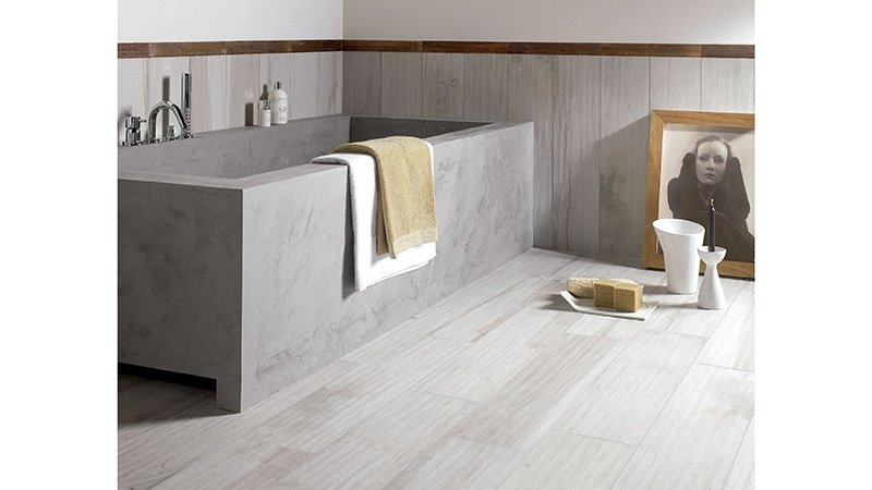 Плитка під дерево у ванній: фото приклад обробки ванної деревом