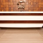 Плитка під дерево у ванній: фото приклад обробки ванної деревом