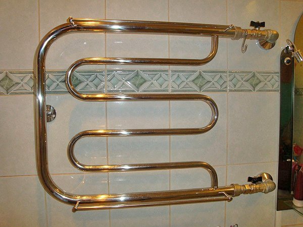 Як вибрати полотенцесушитель: чи має значення форма, розмір, матеріал виготовлення і спосіб підключення