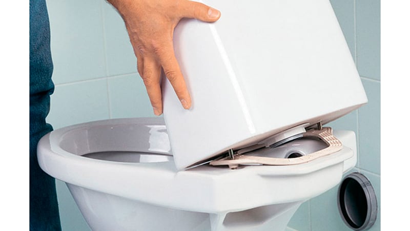 Установка і кріплення бачка до унітазу