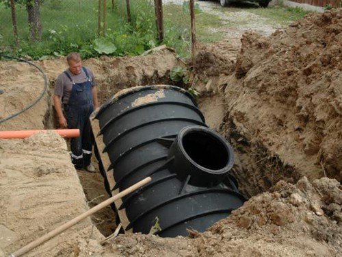 Робимо вигрібну яму з бочки — від вибору до установки