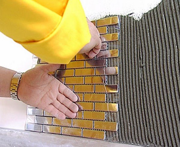 Дзеркальна плитка: яка буває і як правильно укладати