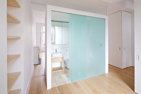 Установка розсувних скляних дверей у ванній і туалеті