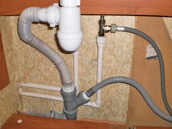Сифон для пральної машини: різновиди та підключення своїми руками
