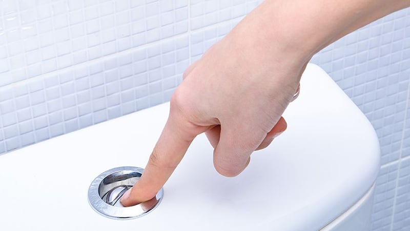 Як зняти кришку бачка унітазу з кнопкою