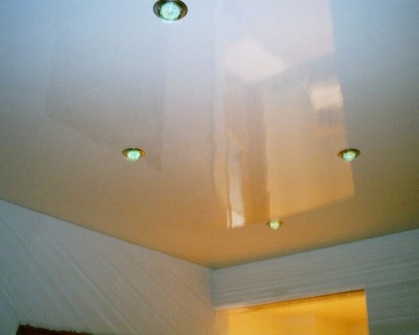 Як зробити пластиковий стеля у ванній своїми руками — пристрій і кріплення (фото, відео)