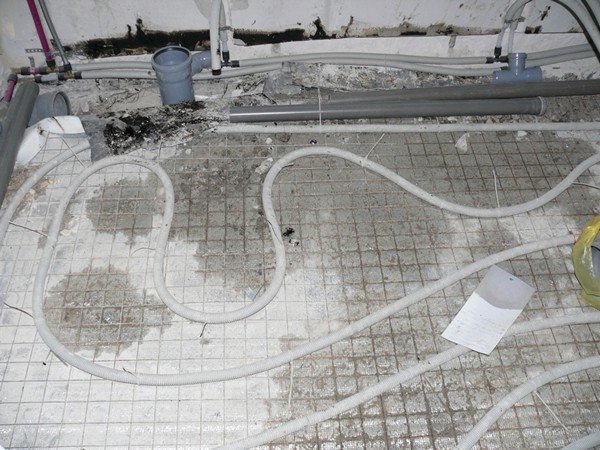 Як зробити у ванній тепла підлога: два варіанти розвязання проблеми