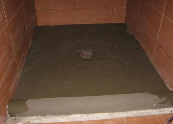 Сталевий душовий піддон: переваги і недоліки, різновиди та монтаж своїми руками