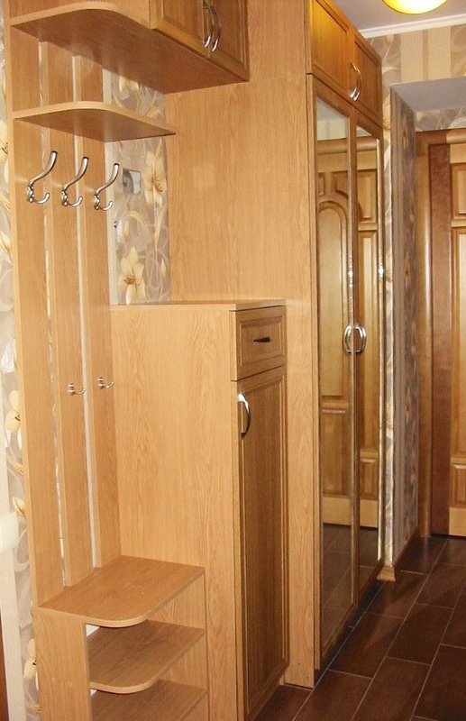 Підставки для вузьких коридорів: фото, поради, прийоми