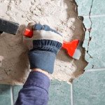 Як зняти плитку зі стіни акуратно