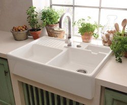 Підбираємо керамічну мийку для кухні