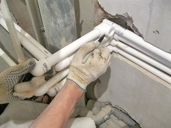 Які труби вибрати для водопроводу: різновиди матеріалу та їх особливості Які труби вибрати для водопроводу: різновиди матеріалу та їх особливості