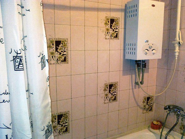 Шпалери в ванну кімнату, їх види та правила підбору