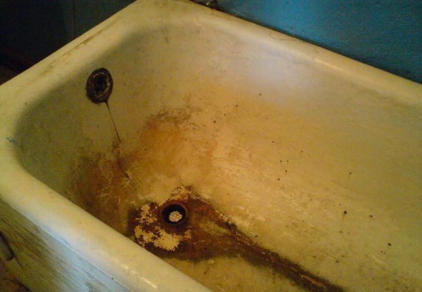 Як і чим прибрати подряпини на сталевій ванні — фото та відео інструкція