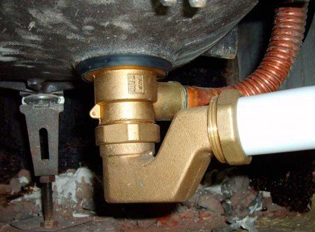 Установка нової ванни: демонтаж старої і особливості монтажу своїми руками