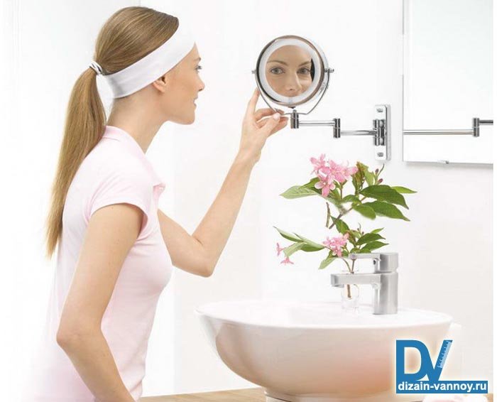 Збільшувальне косметичне дзеркало для ванної кімнати