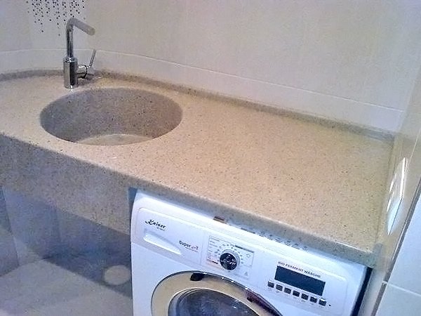 Стільниця для ванної своїми руками: використовувані матеріали і технологія самостійного виготовлення Стільниця для ванної своїми руками: використовувані матеріали і технологія самостійного виготовлення