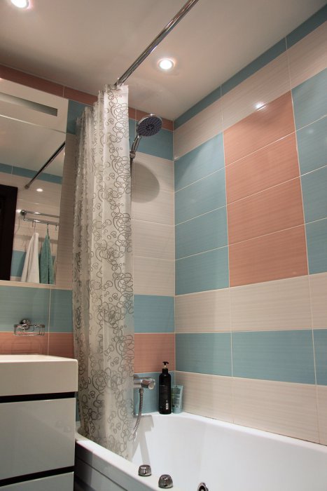 Оригінальний дизайн маленької ванної кімнати