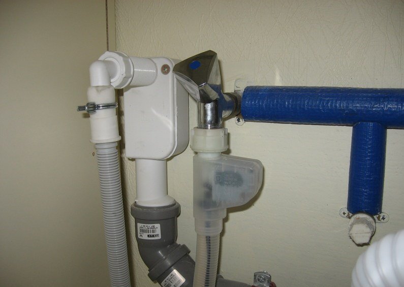 Сифон для пральної машинки – призначення, способи установки