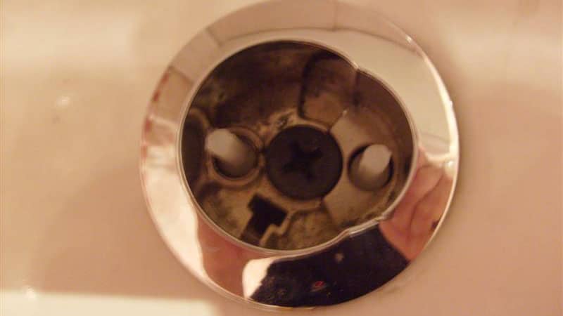 Як зняти кришку бачка унітазу з кнопкою