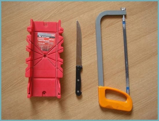 Як різати стельовий плінтус: вчимося робити правильні кути