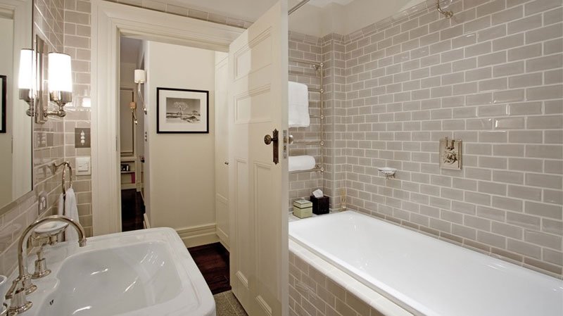 Плитка кабанчик для ванної: особливості вибору та укладання