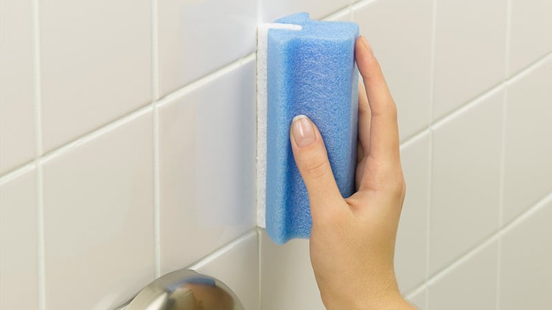 Як видалити затірку зі швів плитки