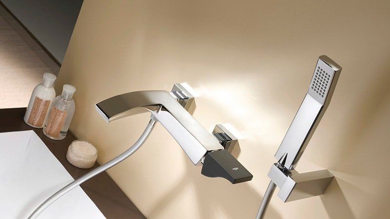 Змішувачі для ванни з душем: як правильно вибрати