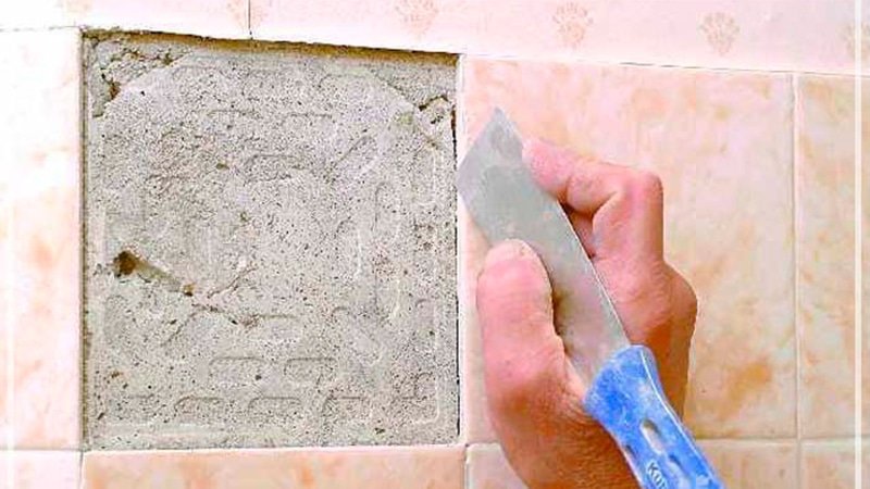 Відвалилася плитка у ванній: чим і як правильно приклеїти