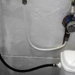 Як зняти кришку бачка унітазу з кнопкою