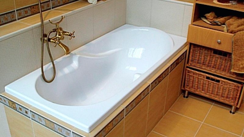 Акриловий вкладиш у ванну: відгуки і поради по монтажу