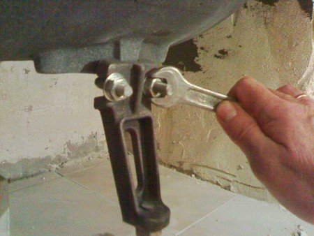 Установка нової ванни: демонтаж старої і особливості монтажу своїми руками