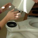 Як зняти кришку бачка унітазу з кнопкою